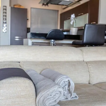 Stunning 3br Marina View In With Balcony By 360 Estates * Pietà