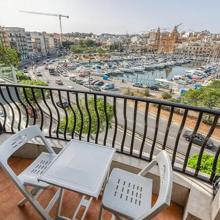 Stunning 3br Marina View In With Balcony